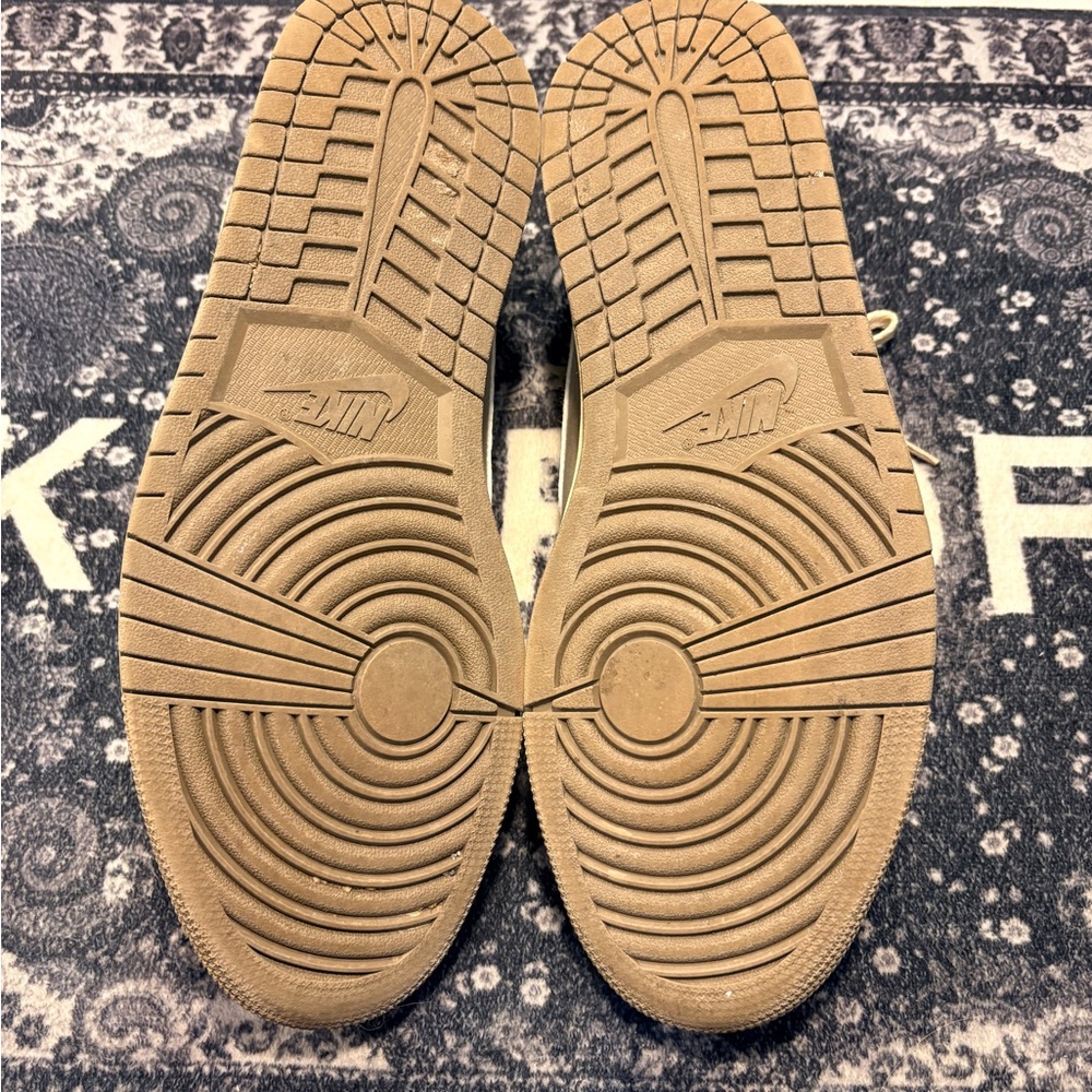 Travis Scott Reverse Mocha - Picture 4 of 5